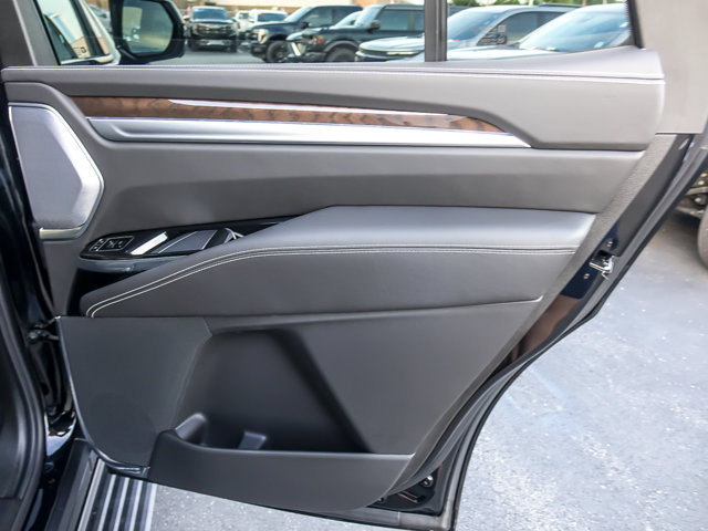 Used 2026 Cadillac Escalade Platinum Sport w/ LPO, ONYX Package AWD/4WD image 30