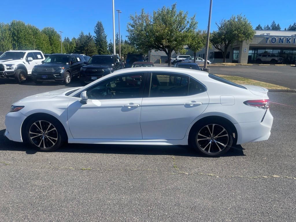 Used 2018 Toyota Camry SE FWD image 6