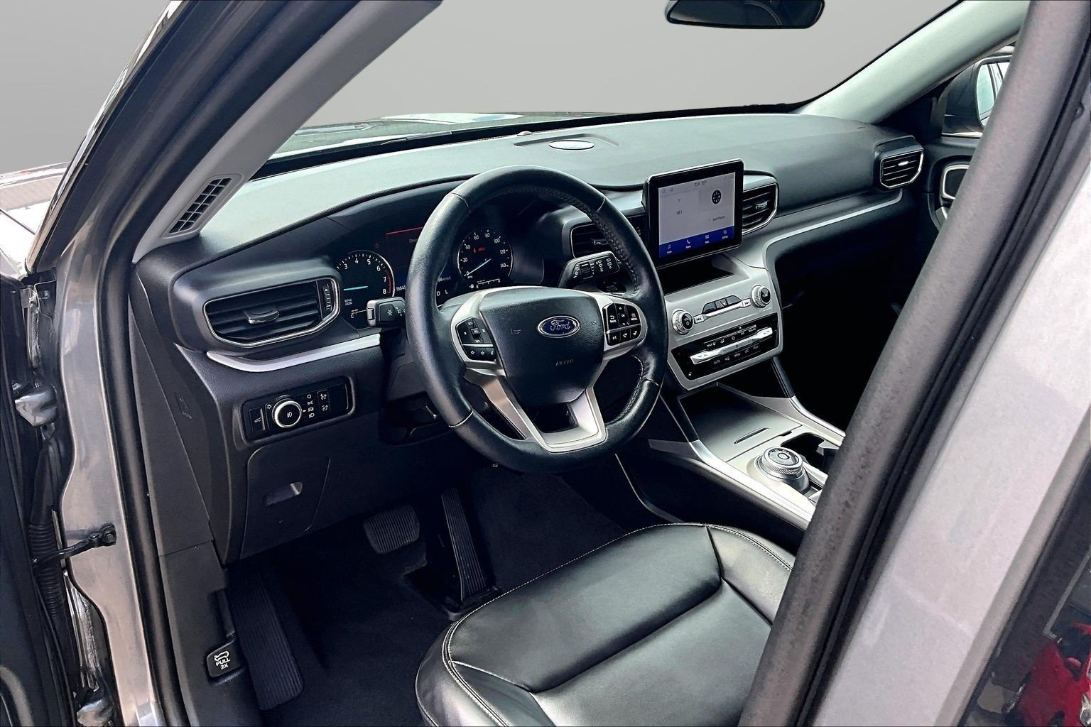 Certified 2023 Ford Explorer XLT w/ Equipment Group 202A AWD/4WD image 21
