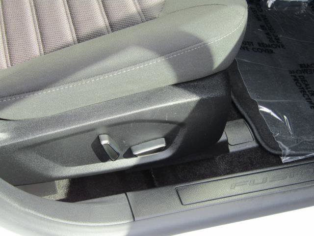 Certified 2018 Ford Fusion SE FWD image 9
