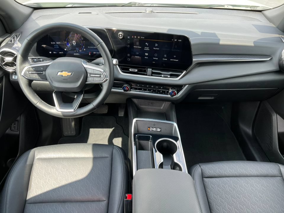 Used 2025 Chevrolet Equinox LT w/ Convenience Package II AWD/4WD image 2