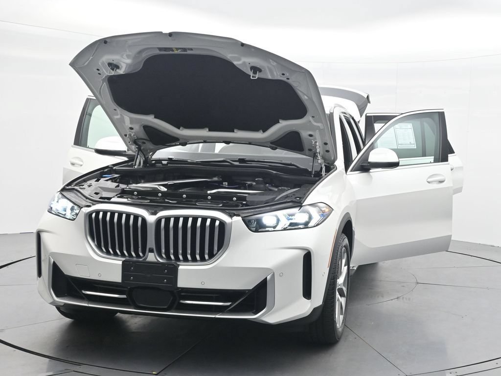 Used 2025 BMW X5 xDrive40i AWD/4WD image 43