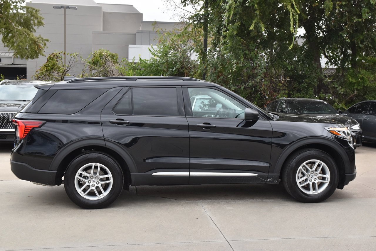 Certified 2025 Ford Explorer Active w/ Active Comfort Package RWD image 6