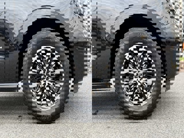 Certified 2025 Ford Expedition Max Platinum image 30