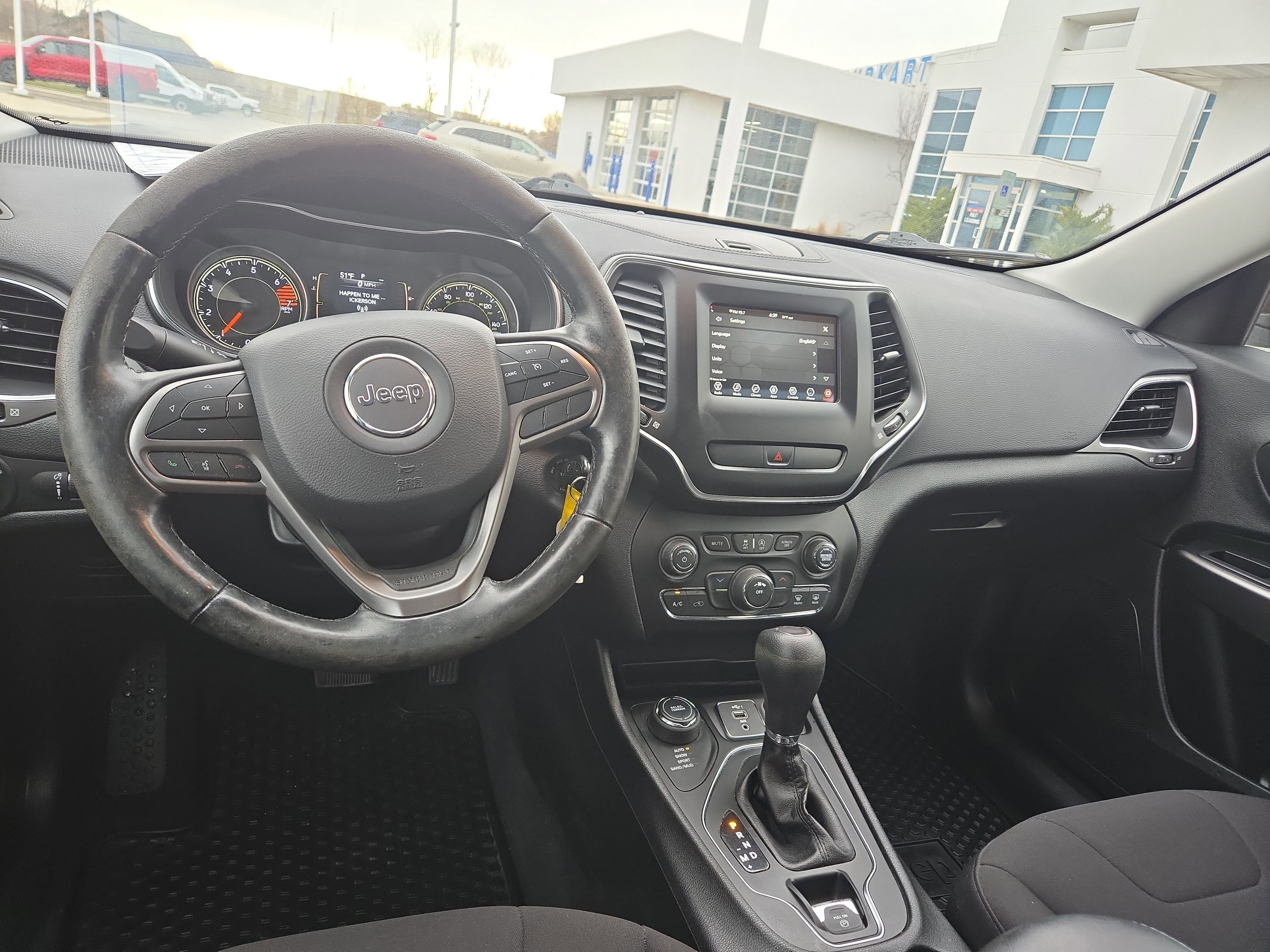 Used 2020 Jeep Cherokee Latitude w/ Cold Weather Group image 13