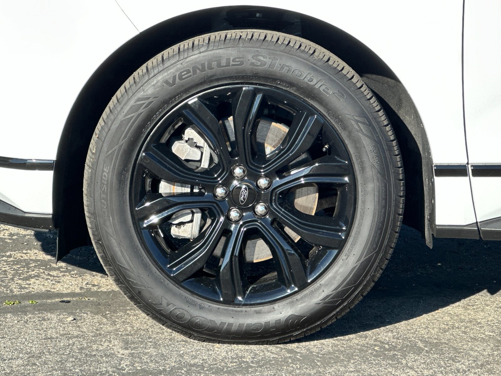 Certified 2024 Ford Edge SE w/ Black Appearance Package image 25