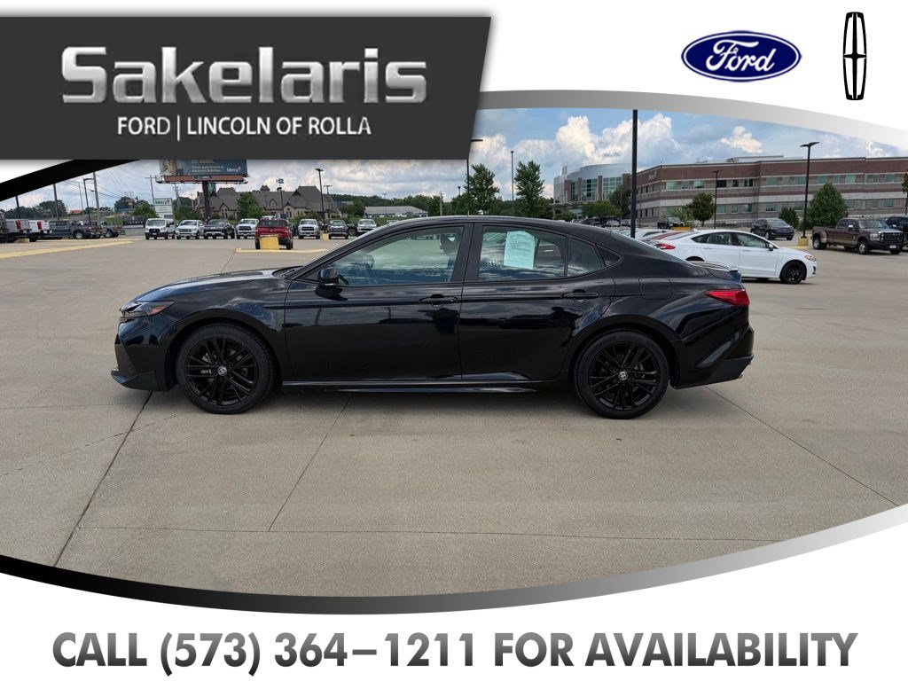 Used 2025 Toyota Camry SE FWD image 8