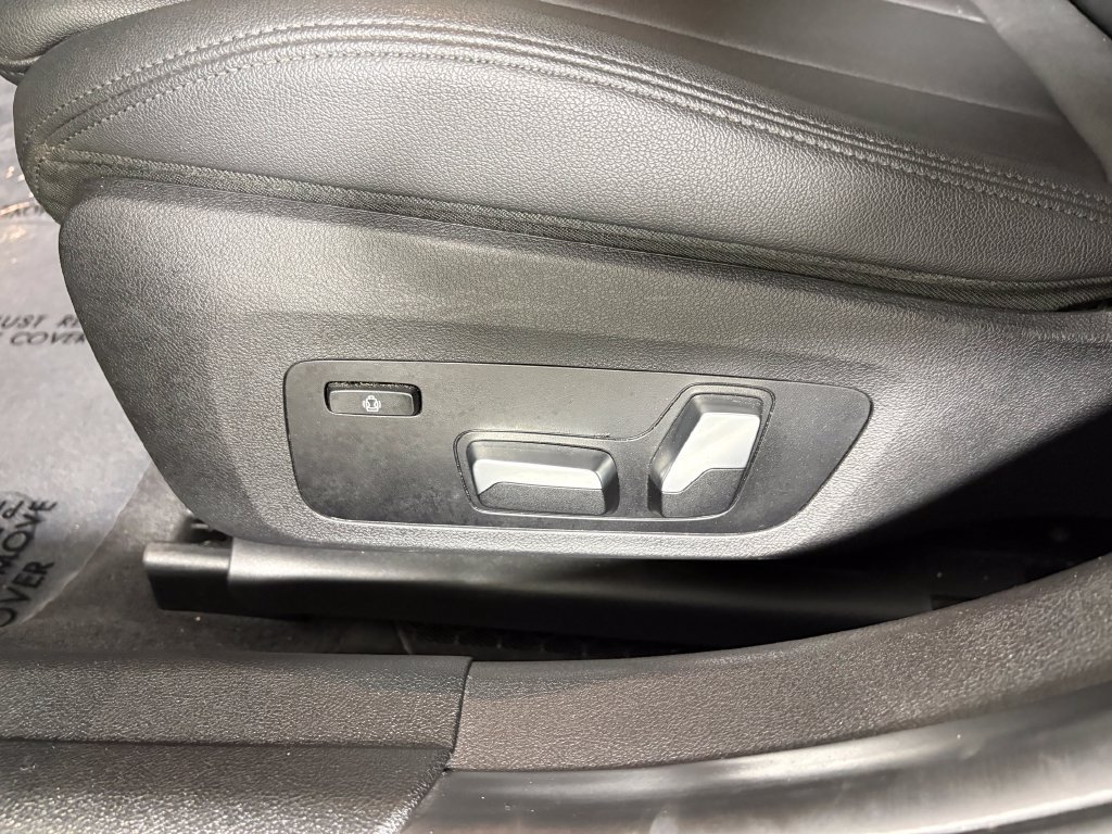 Used 2019 BMW 330i xDrive Sedan w/ Driving Assistance Package AWD/4WD image 14