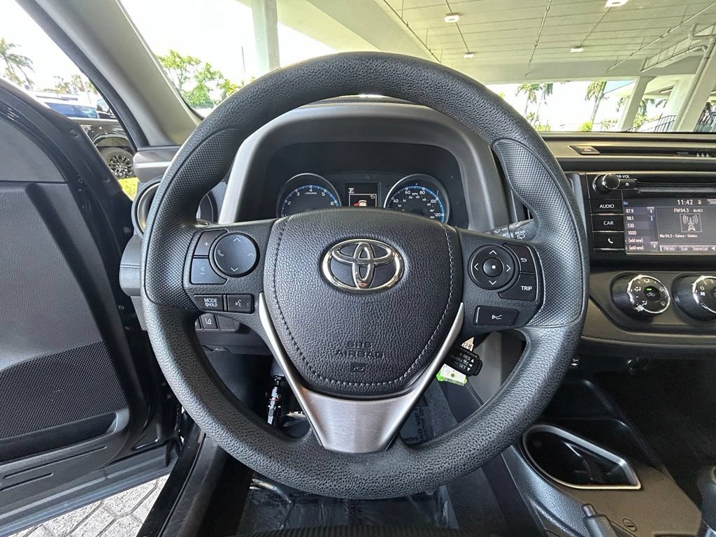 Used 2018 Toyota RAV4 LE FWD image 14