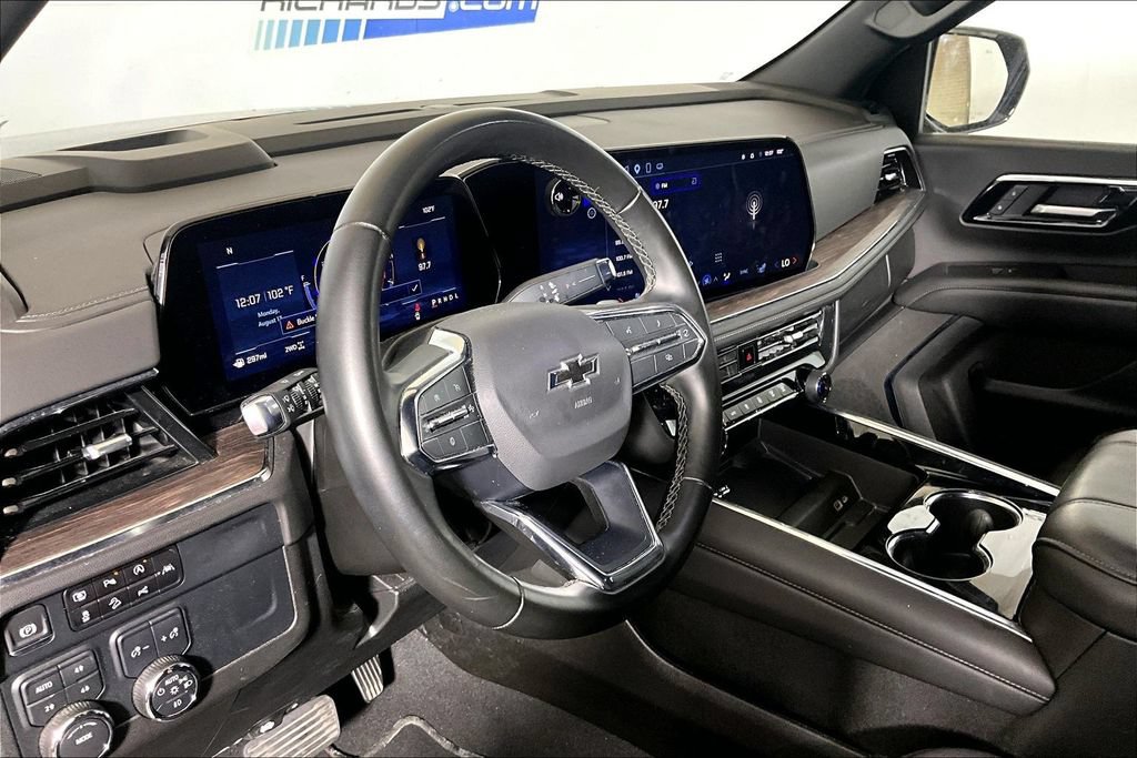 Used 2025 Chevrolet Suburban Z71 AWD/4WD image 10