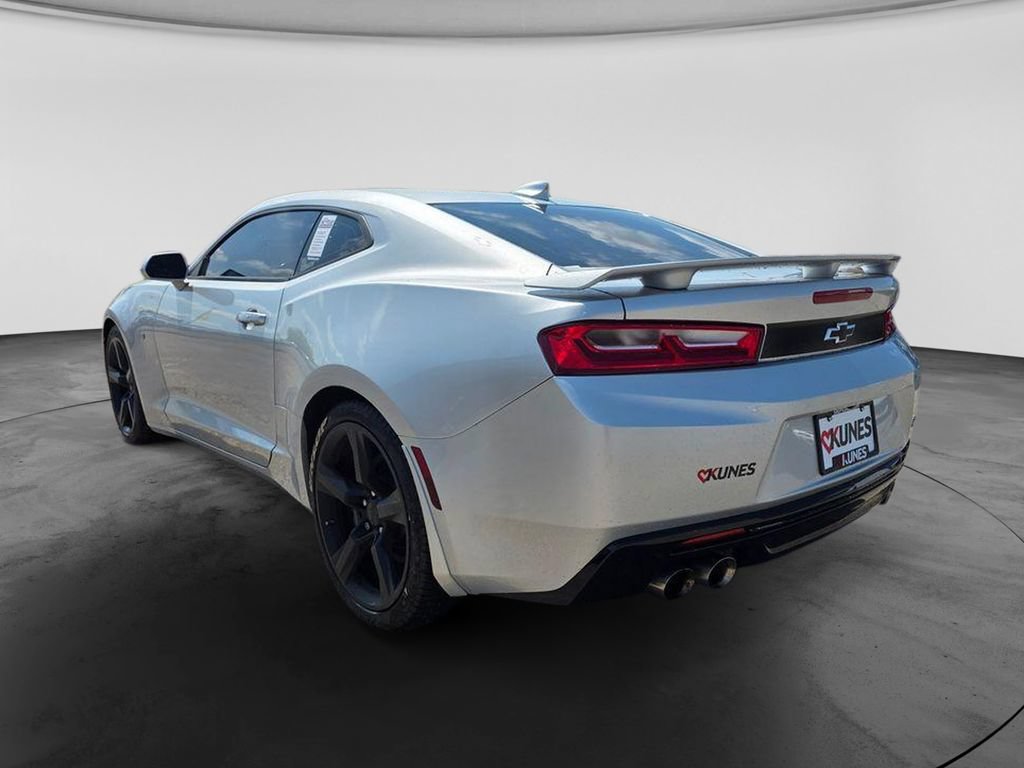 Used 2018 Chevrolet Camaro SS RWD image 6