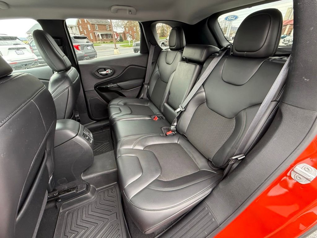 Used 2021 Jeep Cherokee Latitude Plus AWD/4WD image 26