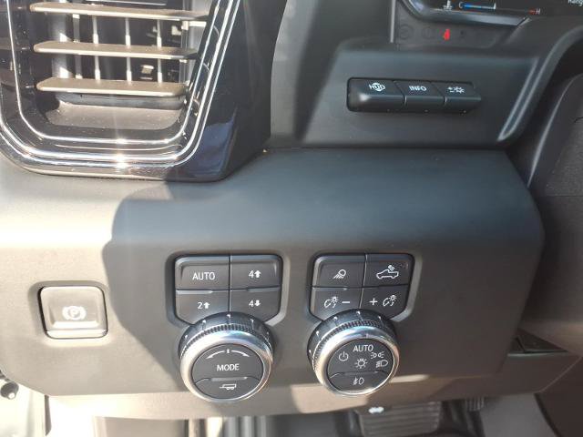 Used 2024 GMC Sierra 1500 AT4 w/ Technology Package AWD/4WD image 13