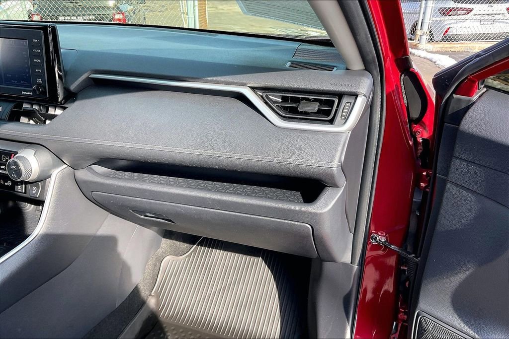 Used 2022 Toyota RAV4 XLE image 14