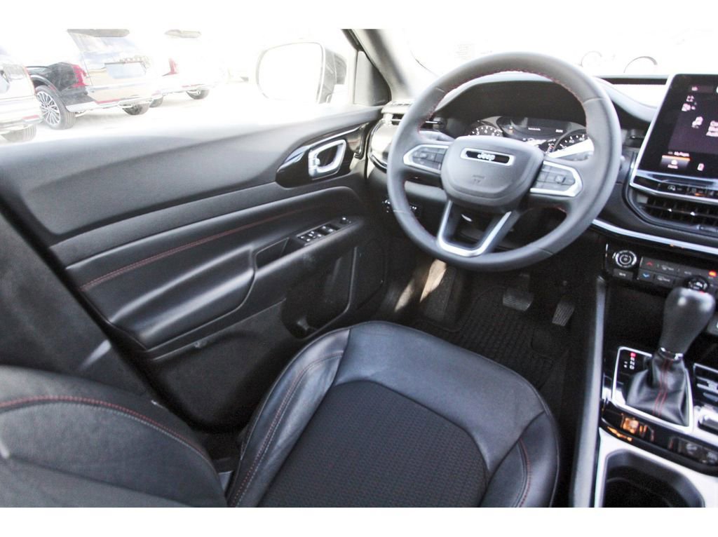 Used 2023 Jeep Compass Trailhawk image 11