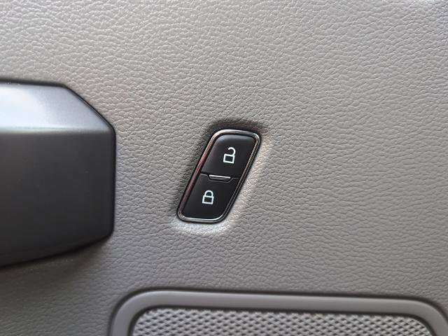 Certified 2019 Ford F150 XLT w/ Equipment Group 302A Luxury image 17