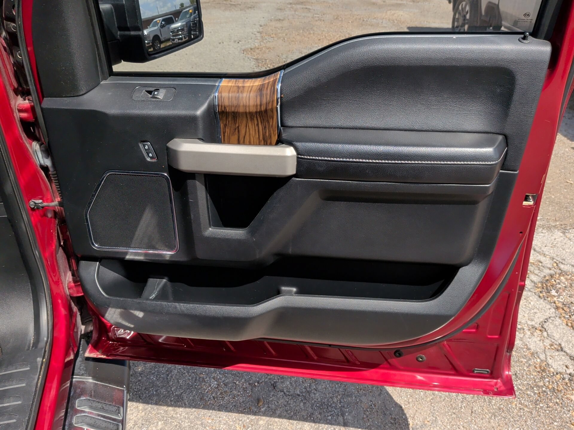 Certified 2019 Ford F150 Lariat w/ Equipment Group 502A Luxury AWD/4WD image 19