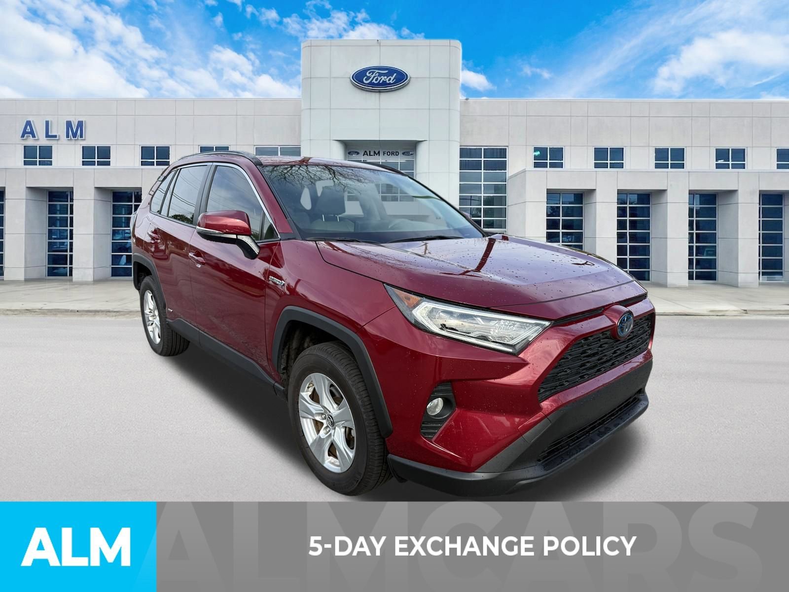 Used 2019 Toyota RAV4 XLE AWD/4WD image 3