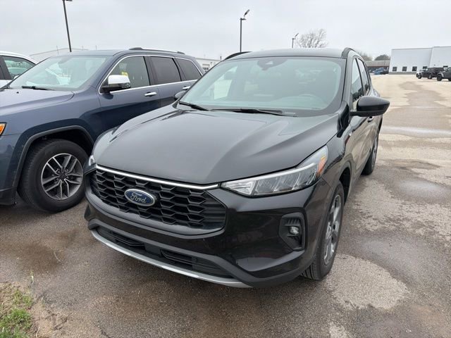 Certified 2025 Ford Escape ST-Line Select AWD/4WD image 3