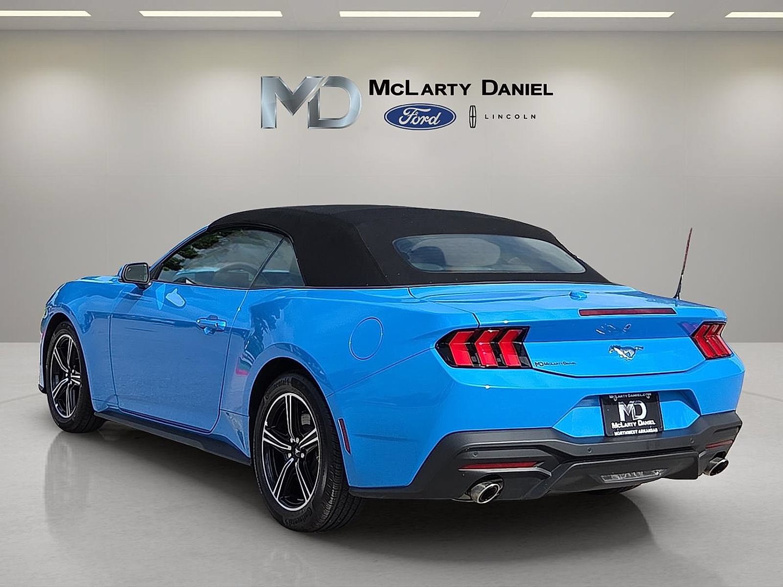 Certified 2025 Ford Mustang Convertible RWD image 4