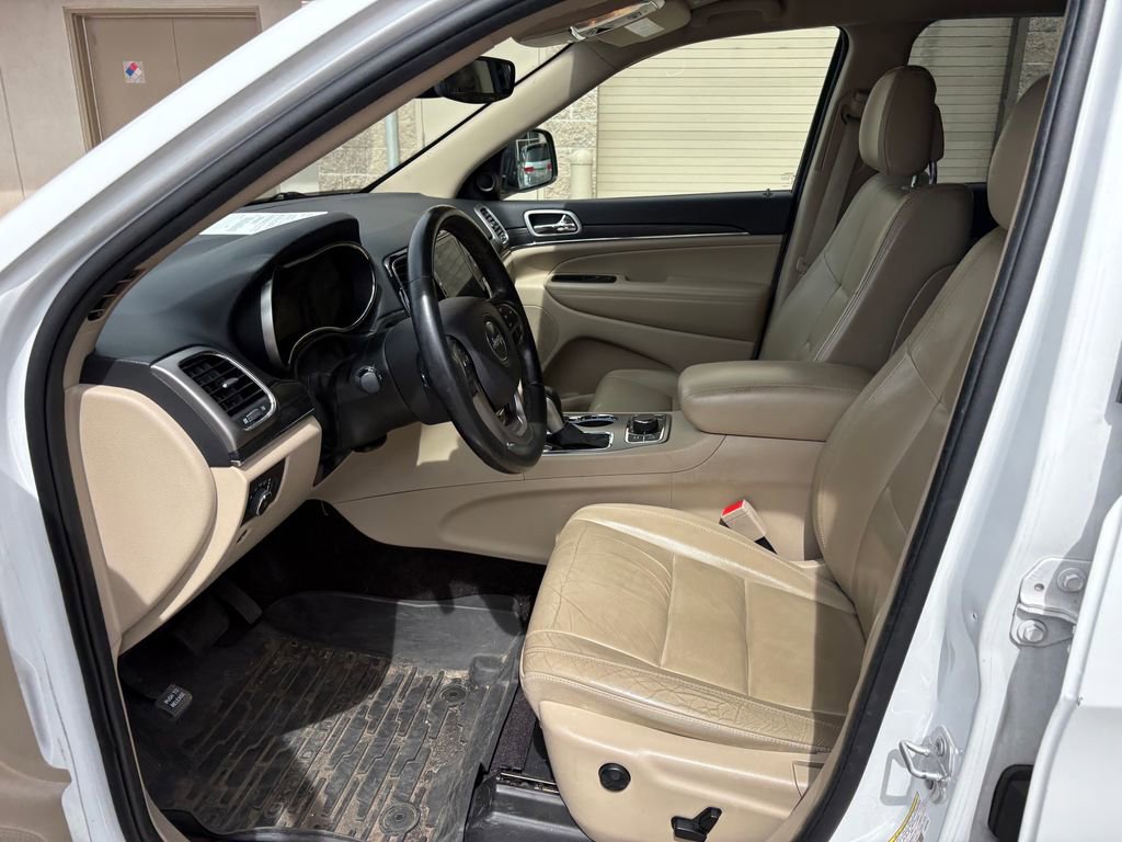 Used 2019 Jeep Grand Cherokee Limited AWD/4WD image 16