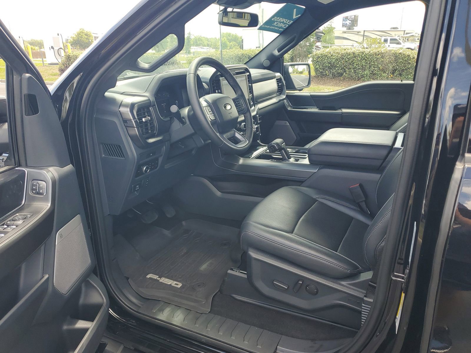 Certified 2025 Ford F150 Lariat w/ Equipment Group 501A Mid AWD/4WD image 15