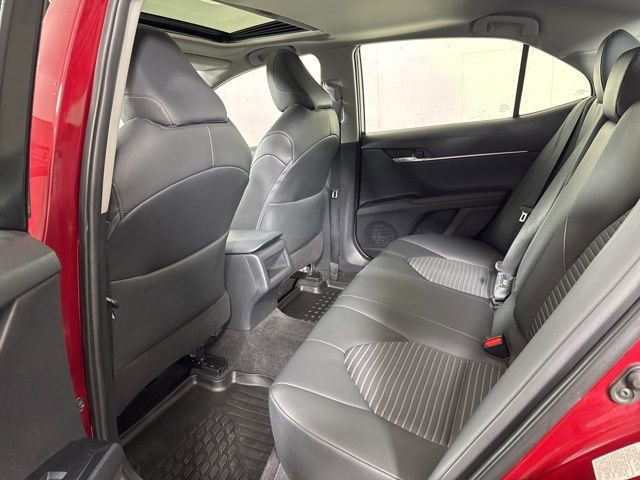 Used 2018 Toyota Camry SE w/ Moonroof Package image 13
