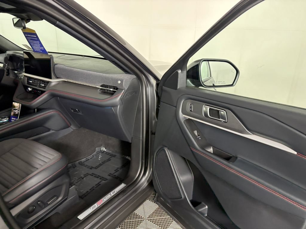 Certified 2026 Ford Explorer ST-Line w/ ST-Line Street Pack AWD/4WD image 38