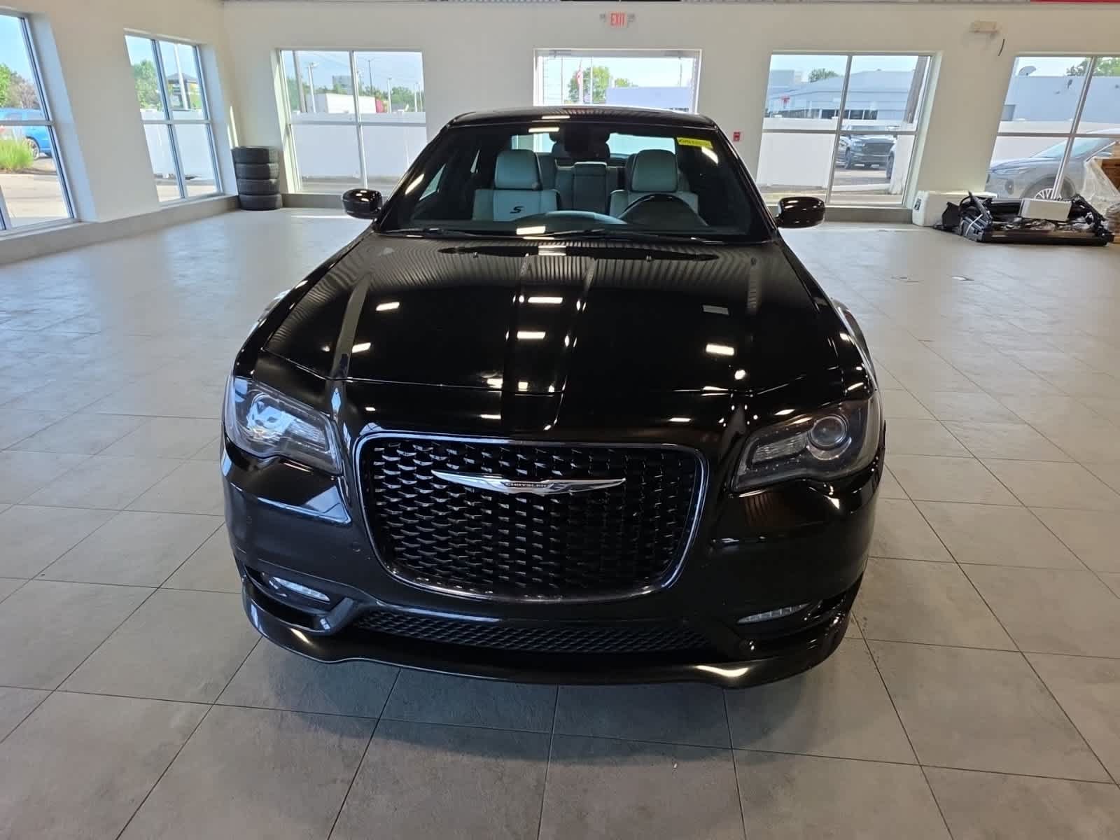 Used 2019 Chrysler 300 S w/ 300S Premium Group 2 AWD/4WD image 2