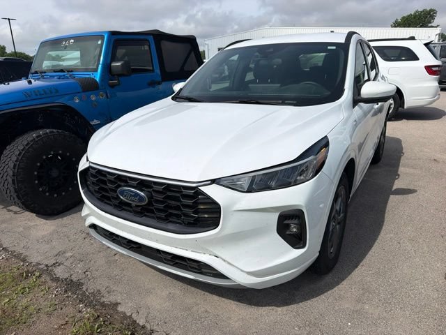 Certified 2023 Ford Escape ST-Line Select w/ Tech Pack #2 AWD/4WD image 3