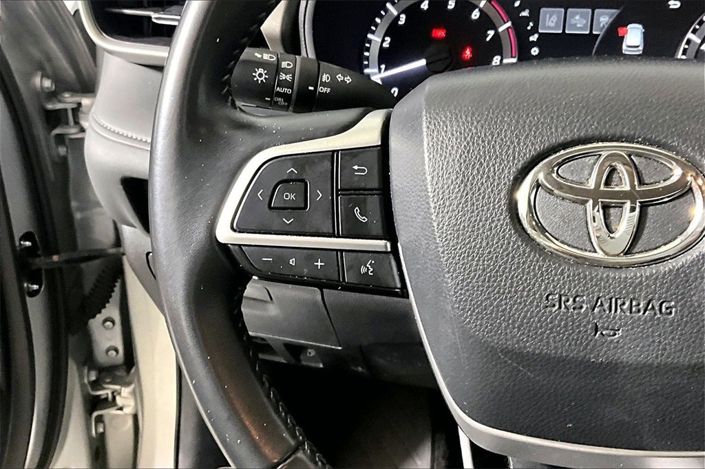Used 2024 Toyota Highlander LE image 14