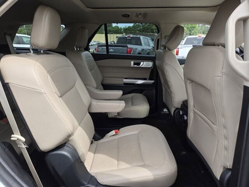 Certified 2023 Ford Explorer Limited w/ Limited Technology Package RWD image 19