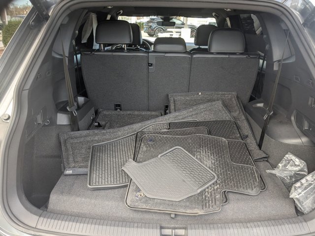 Used 2024 Volkswagen Tiguan SE R-Line image 35