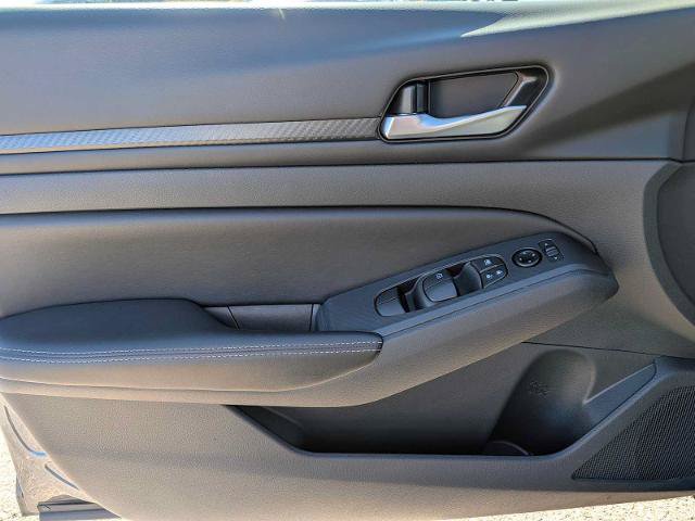 Used 2025 Nissan Altima 2.5 SV FWD image 13
