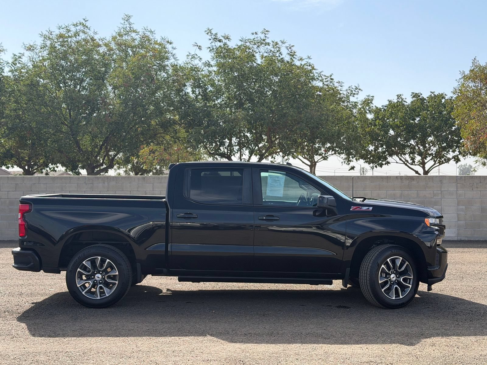 Used 2021 Chevrolet Silverado 1500 RST w/ Z71 Off-Road Package AWD/4WD image 2