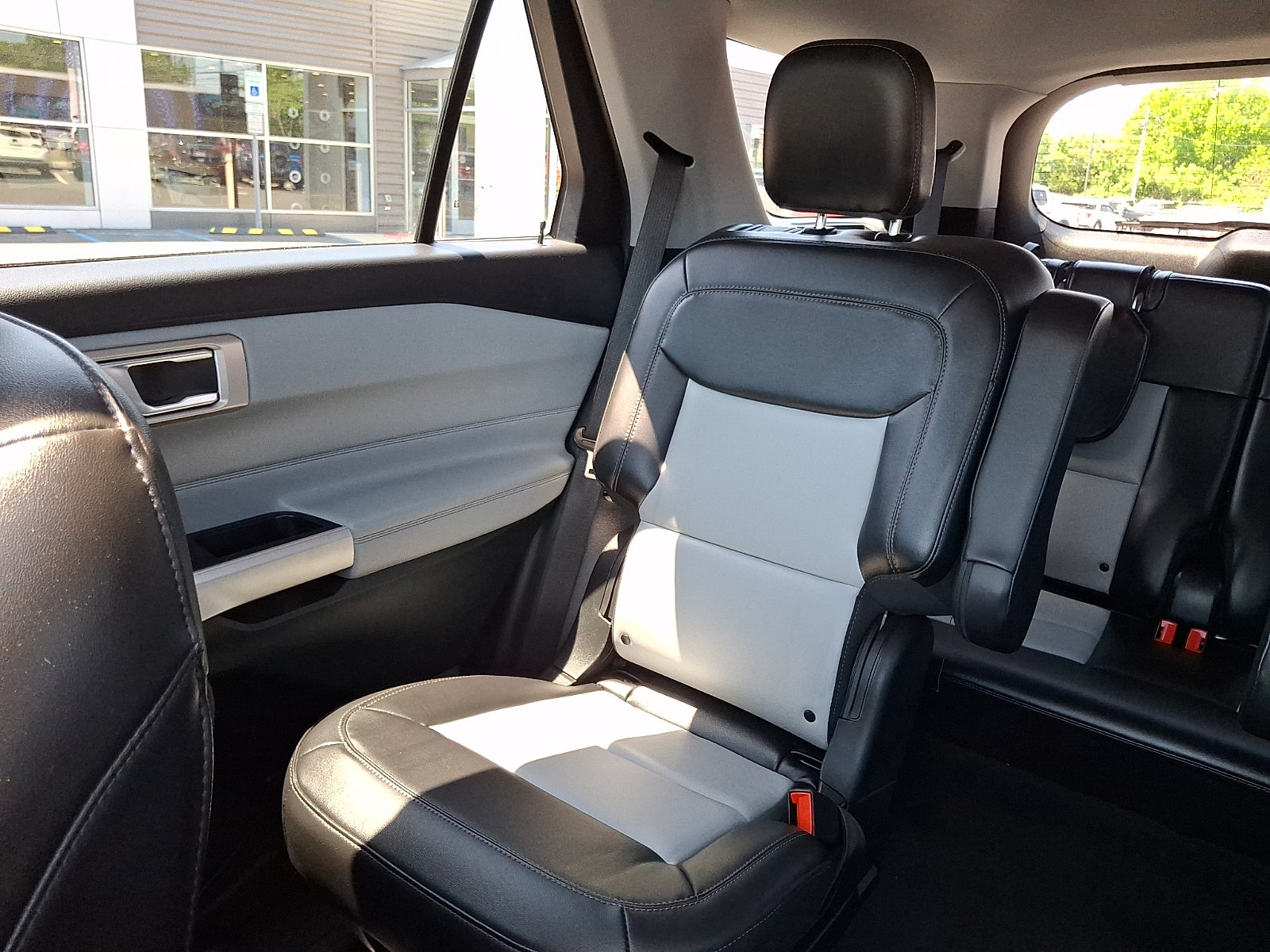 Certified 2023 Ford Explorer XLT w/ Equipment Group 202A AWD/4WD image 18