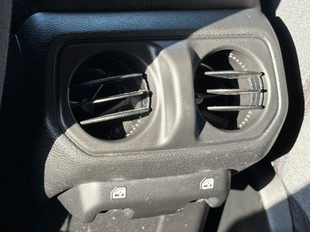 Used 2024 Jeep Wrangler Unlimited image 22