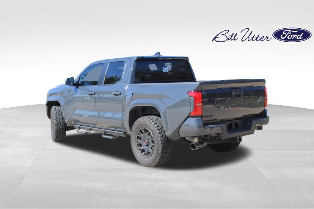 Used 2025 Toyota Tacoma SR5 AWD/4WD image 7