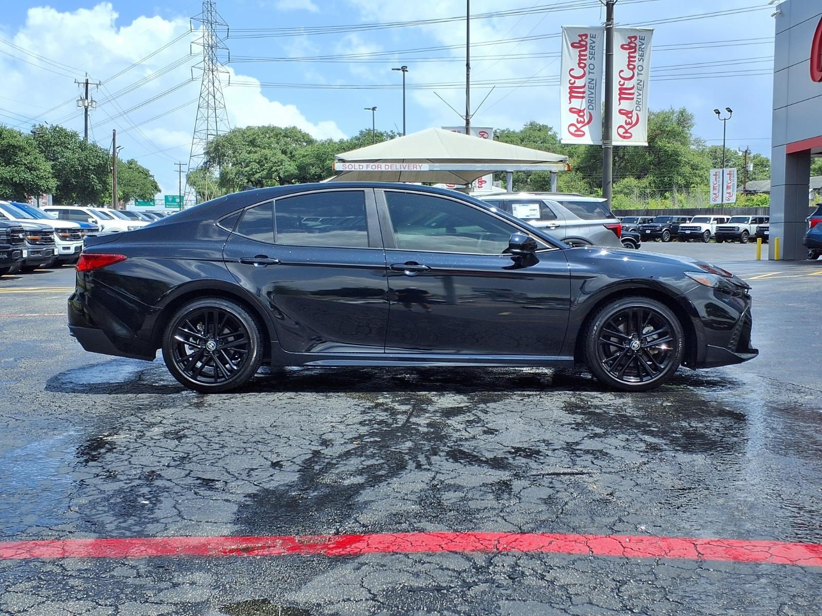 Used 2025 Toyota Camry SE FWD image 5