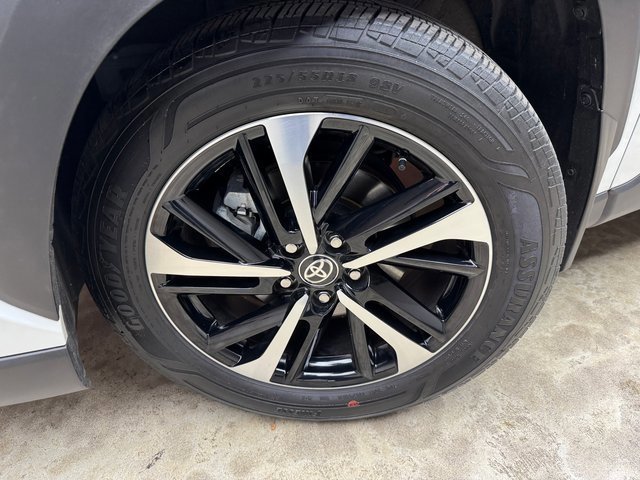 Used 2024 Toyota Corolla Cross XSE w/ Convenience Package image 28