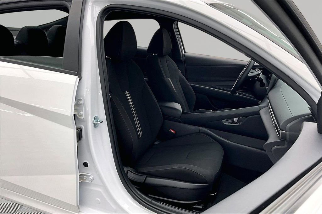 Used 2025 Hyundai Elantra Sport FWD image 7