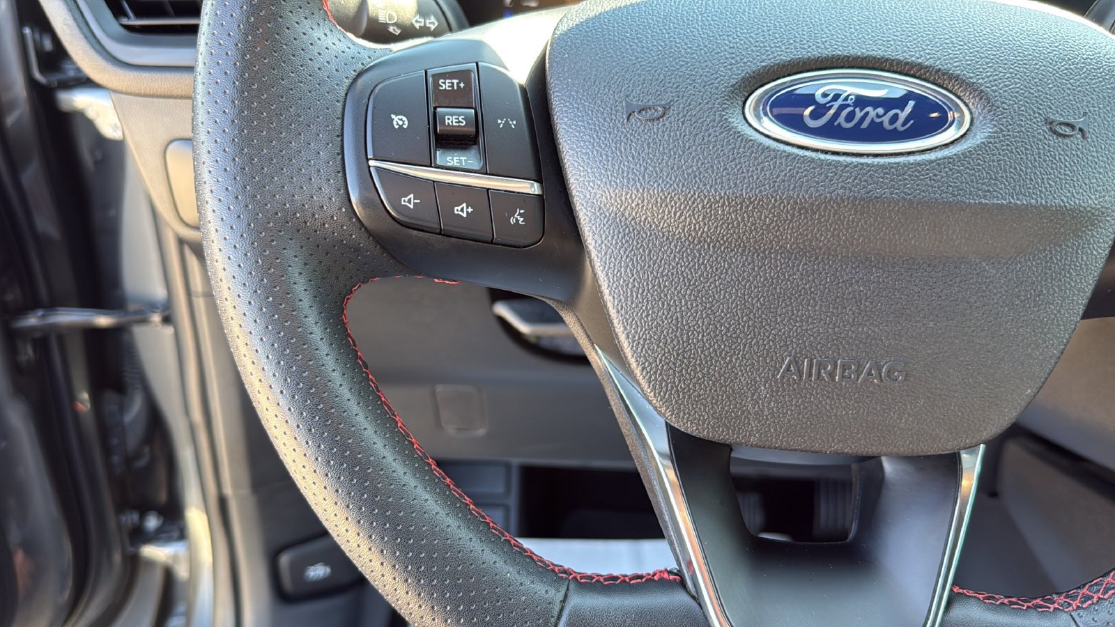 Certified 2025 Ford Escape ST-Line FWD image 15