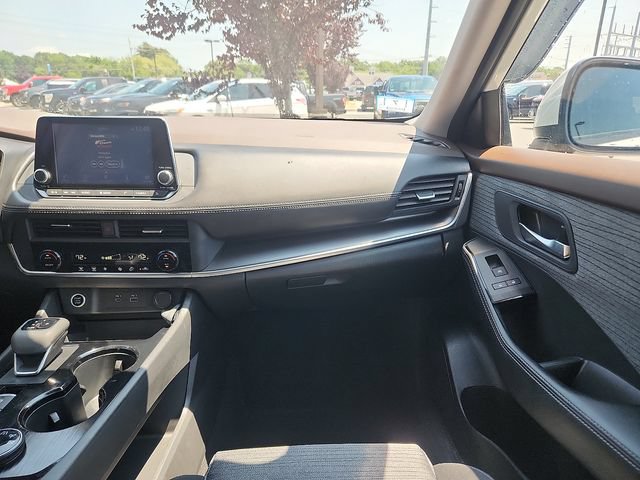 Used 2023 Nissan Rogue SV AWD/4WD image 10