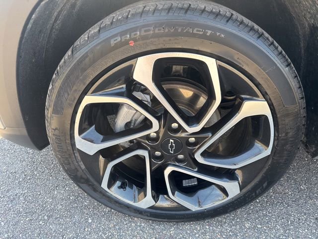 Used 2025 Chevrolet Trax RS w/ Sunroof Package FWD image 11