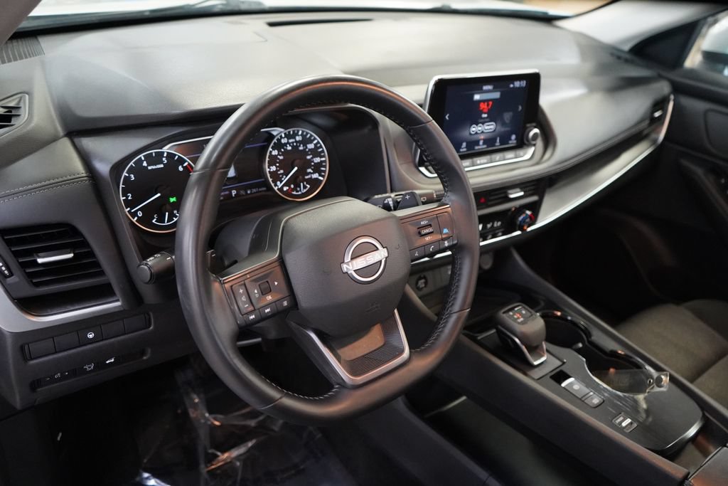 Used 2025 Nissan Rogue SV FWD image 14