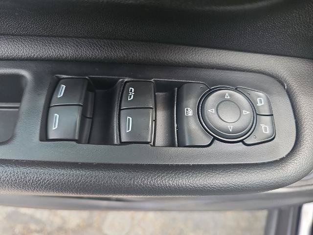 Used 2023 GMC Terrain SLT AWD/4WD image 28