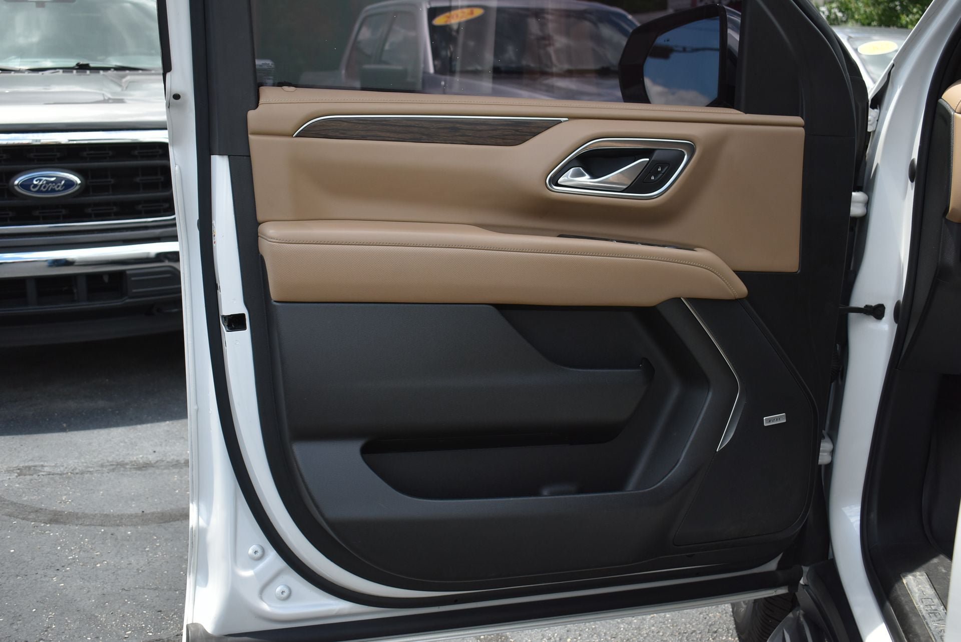 Used 2022 Chevrolet Suburban Premier AWD/4WD image 11
