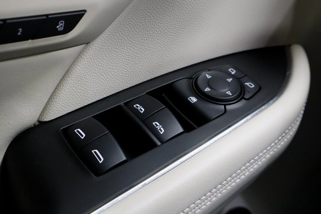 Used 2023 Buick Envision Avenir image 29