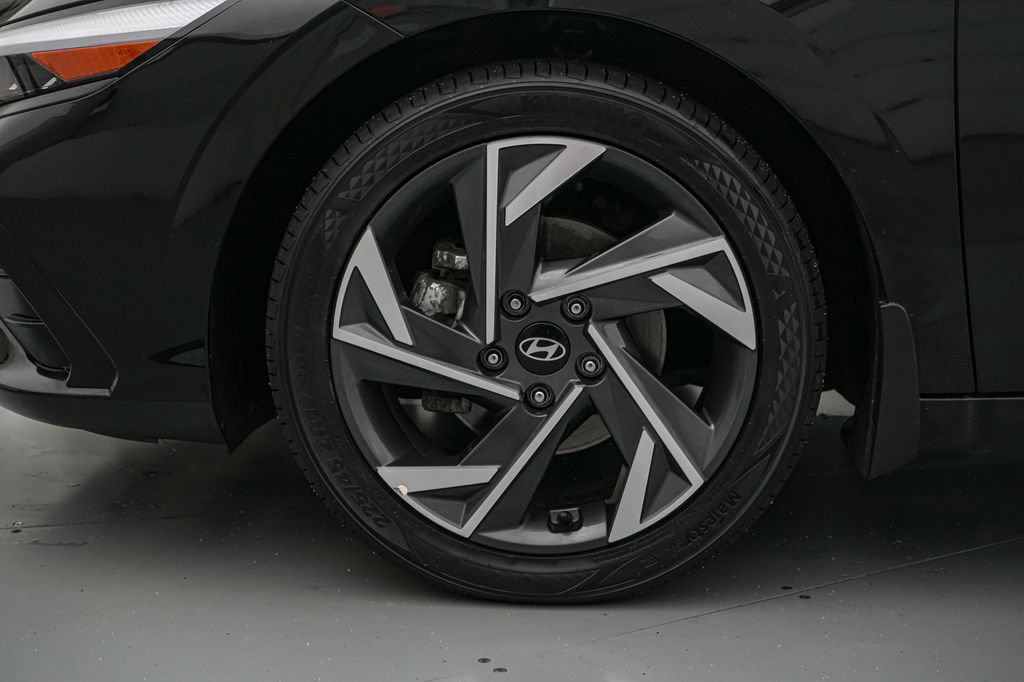 Used 2025 Hyundai Elantra SEL FWD image 10