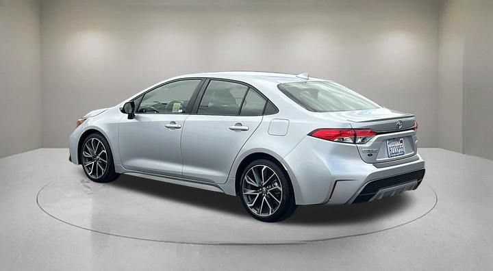 Used 2022 Toyota Corolla SE w/ Carpet Mat Package (TMS) FWD image 4